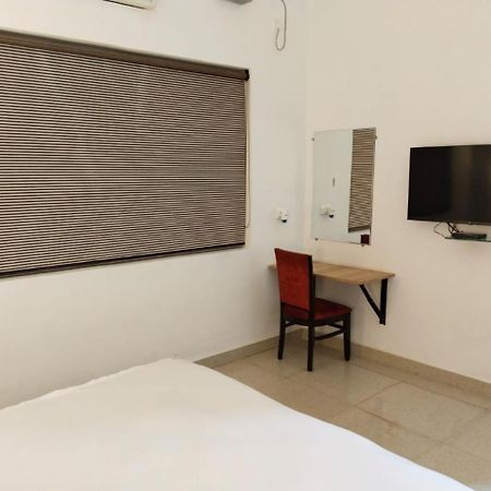 Hotel Lakeview By Bookingcare Chhatarpur Exteriör bild