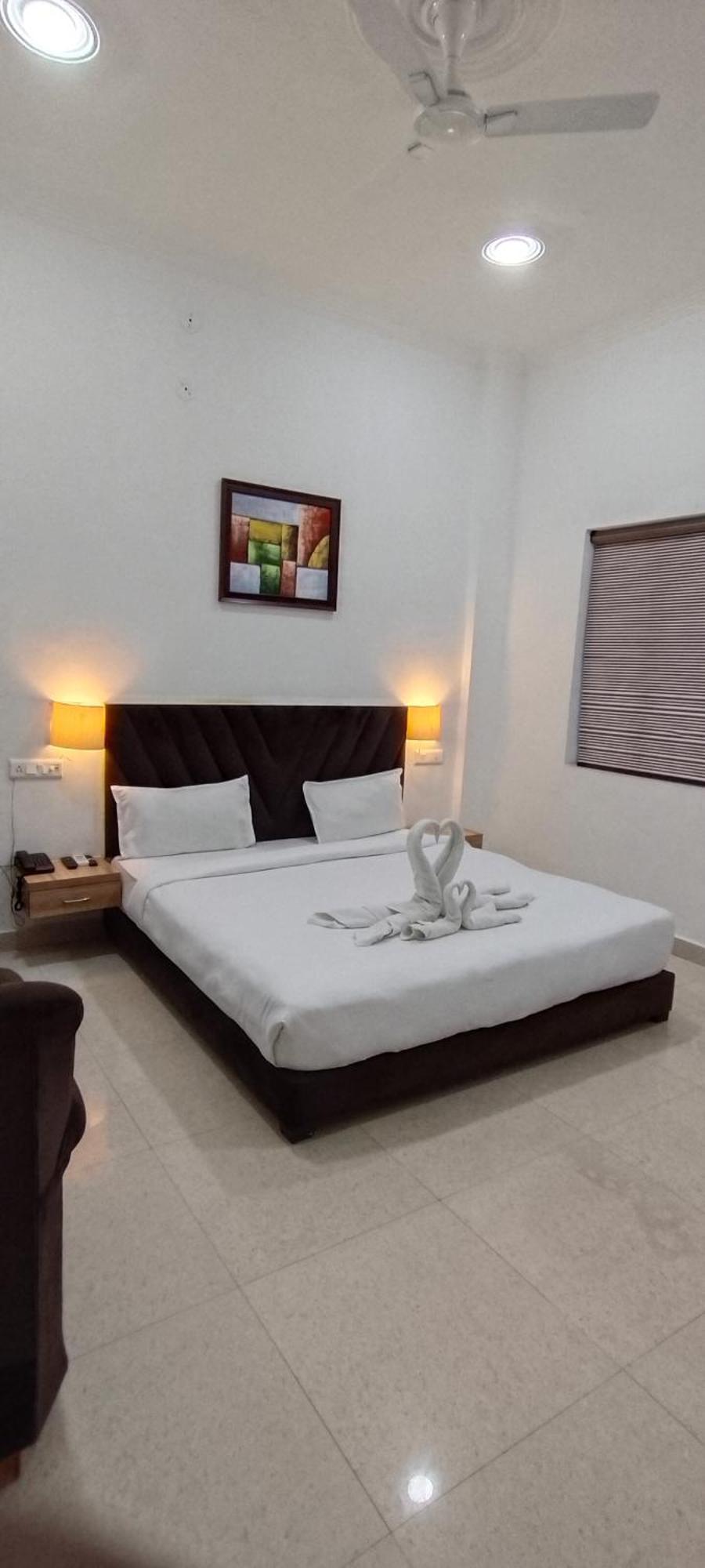 Hotel Lakeview By Bookingcare Chhatarpur Exteriör bild