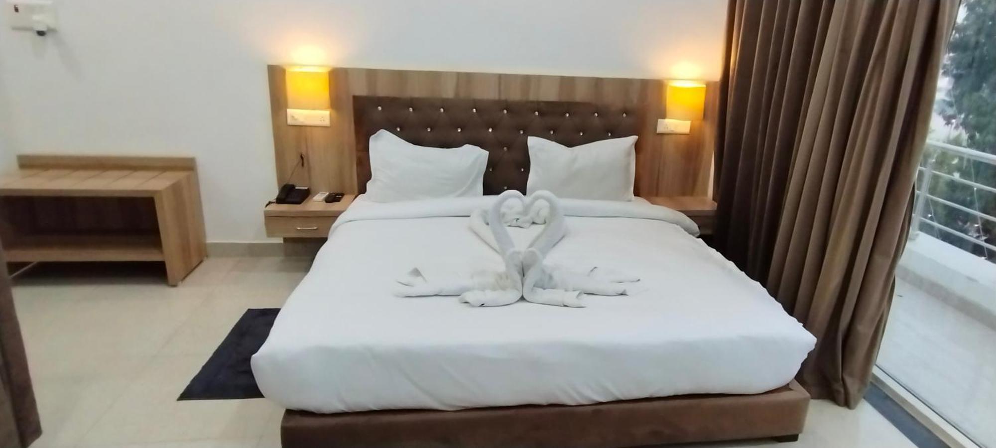 Hotel Lakeview By Bookingcare Chhatarpur Exteriör bild