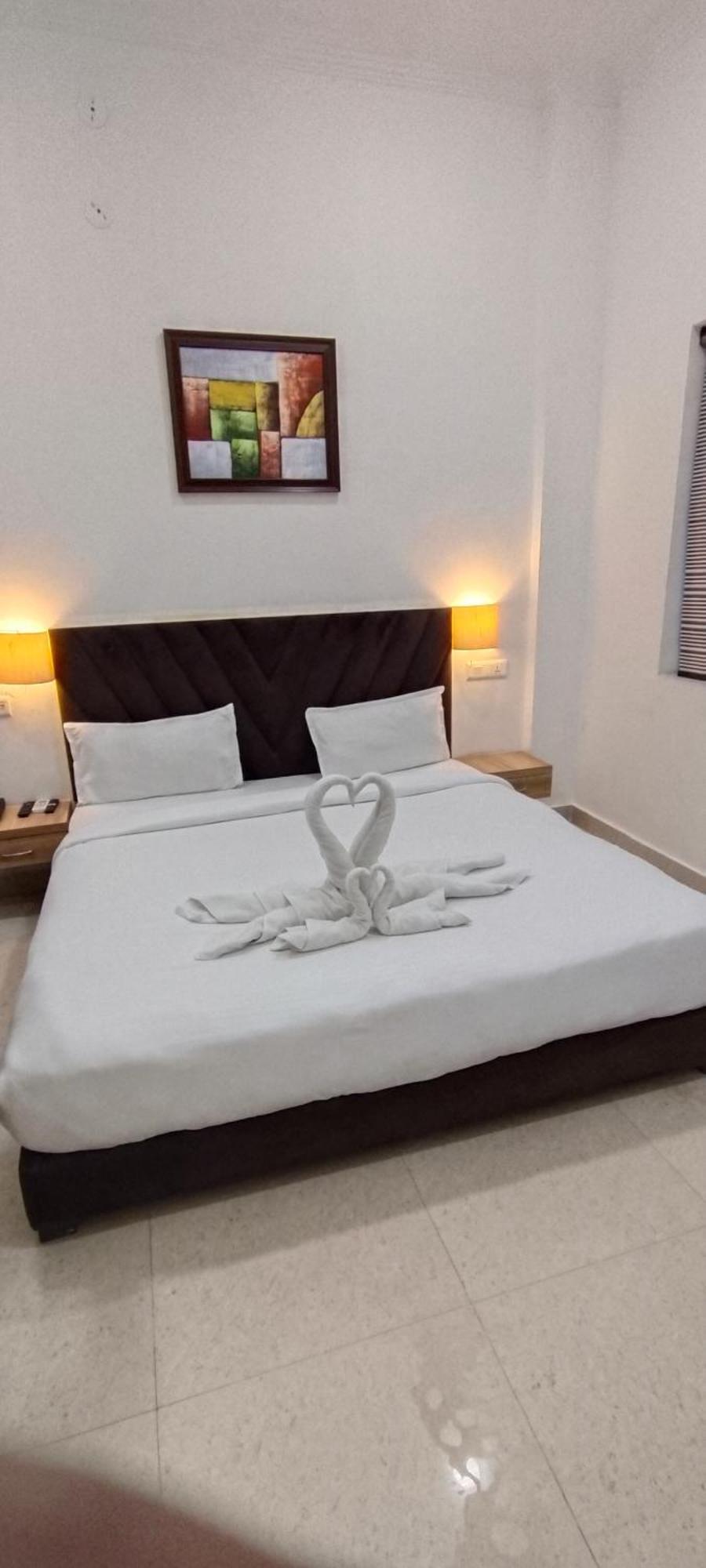 Hotel Lakeview By Bookingcare Chhatarpur Exteriör bild